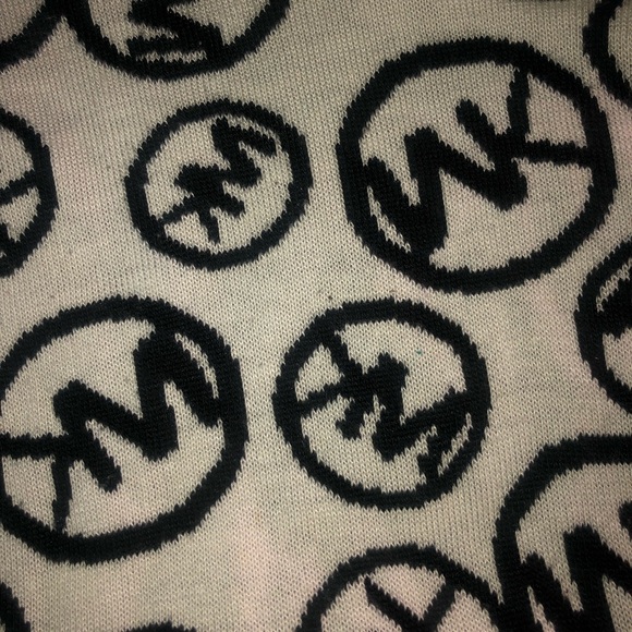 Michael Kors Inverted Scarf - Picture 2 of 5